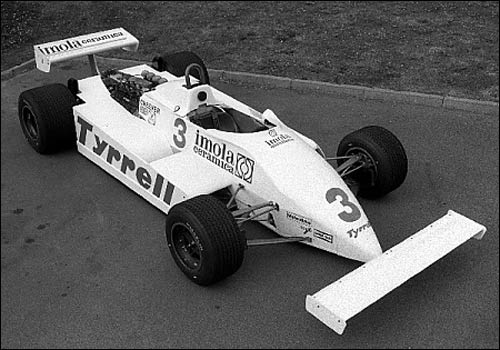 Фото Tyrrell 011, сделанное на июльской презентации 1981 года на базе команды в Суррее 
