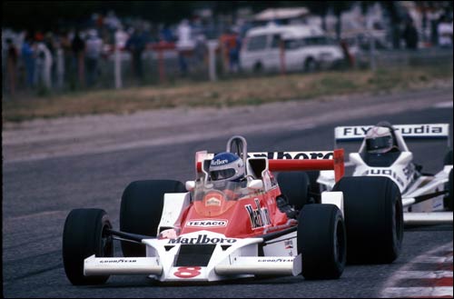 Патрик ведет McLaren M26 к финишу Гран При Франции 1978 года