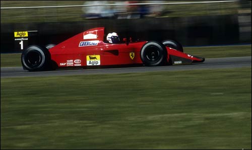 Победитель Гран При Великобритании 1990 года Ален Прост
