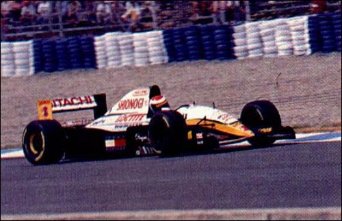 Финальную гонку Ф1 Бернар провел в 1994 году за рулем Lotus в Хересе - и финишировал 18-м 