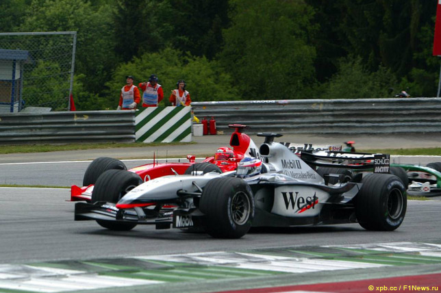 Борьба Михаэля Шумахера и Кими Райкконена на Гран При Австрии 2003 года