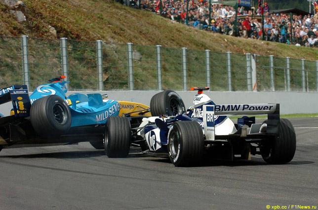Столкновение Трулли и Монтойи на Гран При Бельгии 2004 года
