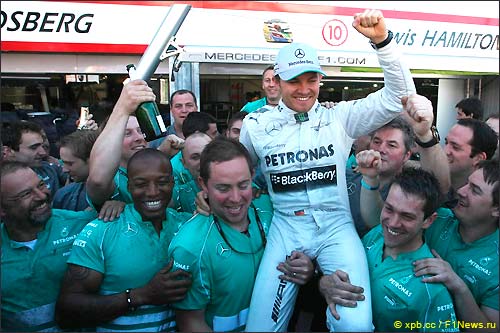 Нико Росберг и Mercedes AMG празднуют победу в Гран При Монако 2013
