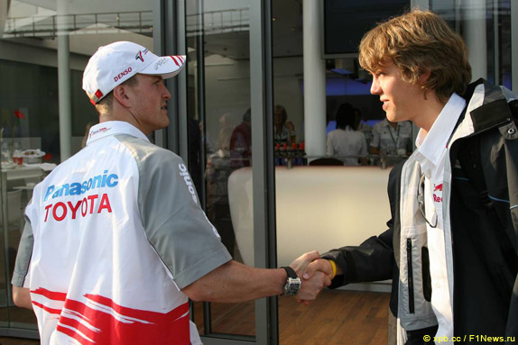 Ральф Шумахер на Гран При Сан-Марино знакомится с Себастьяном Феттелем, в то время - тест-пилотом BMW Sauber