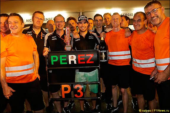 Force India и Серхио Перес отмечают третье место в Гран При Европы 2016