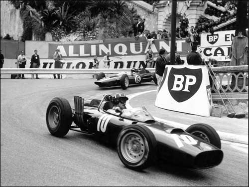 Джим Кларк преследует Грэма Хилла на Гран При Монако 1962 года