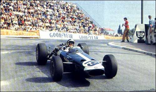Американец ведёт свой BRM P261 к четвёртому месту в Гран При Монако '66