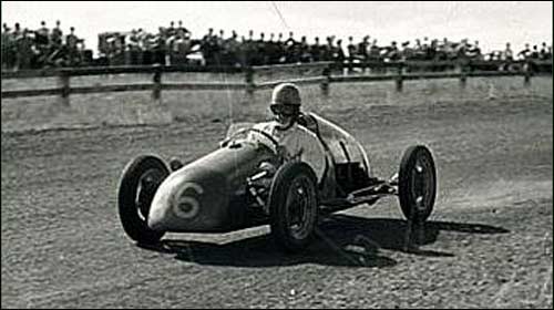 Торанак за рулем самоделки Ralt в австралийской гонке конца 40-х