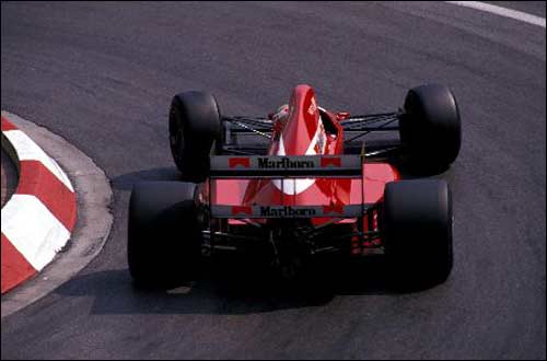 Алекс Каффи на пути к четвертому месту в Гран При Монако 1989 года
