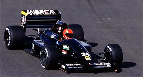 Из-за проблем команды Andrea Moda с FIA на Гран При ЮАР 1992 года Каффи проехал лишь несколько тренировочных кругов