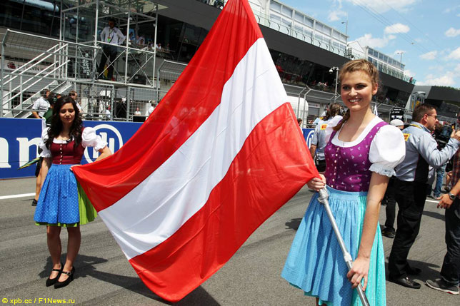 Грид-гёлз на стартовой решетке Гран При Австрии