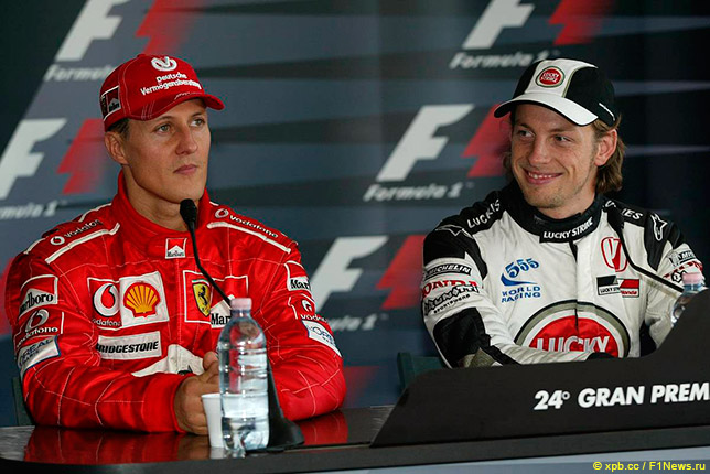 Михаэль Шумахер и Дженсон Баттон на пресс-конференции после квалификации в Сан-Марино, 2004 год