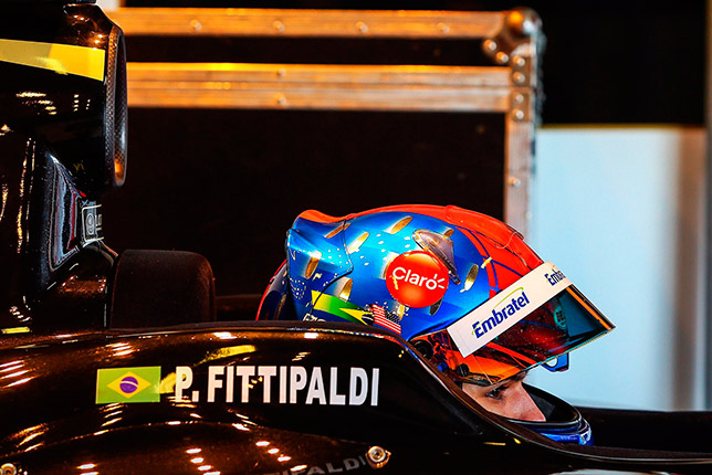 Пьетро Фиттипальди в машине Lotus Формулы V8 3.5