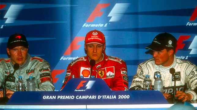 Мика Хаккинен, Михаэль Шумахер и Ральф Шумахер на пресс-конференции после финиша Гран При Италии 2000 года