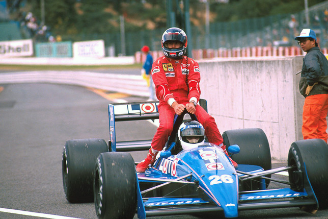 Стефан Йохансон (Ligier) подвозит Герхарда Бергера на Гран При Бельгии 1988 года