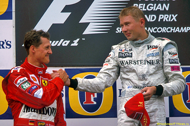 Михаэль Шумахер и Мика Хаккинен на подиуме Гран При Бельгии 2000 года