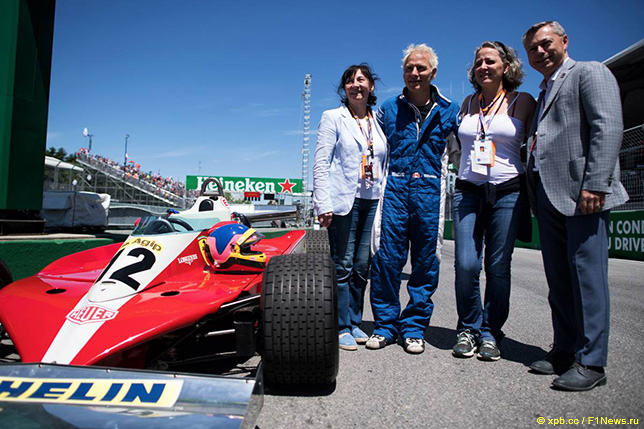 Франсуа Дюмонтье, Жак Вильнёв и его мать у Ferrari Жиля Вильнёва на старт-финишной прямой трассы в Монреале