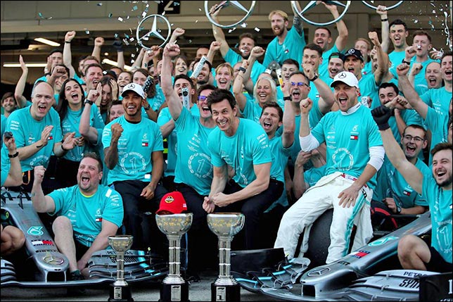 В Mercedes празднуют шестую подряд победу в Кубке конструкторов