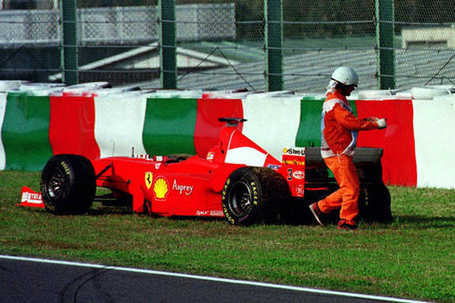 Сход Михаэля Шумахера на Гран При Японии 1998 года. Фото Ferrari