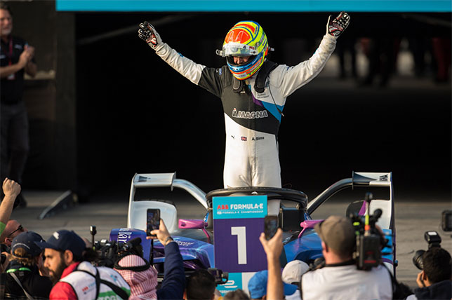 Алекс Симс - победитель второй гонки в Саудовской Аравии