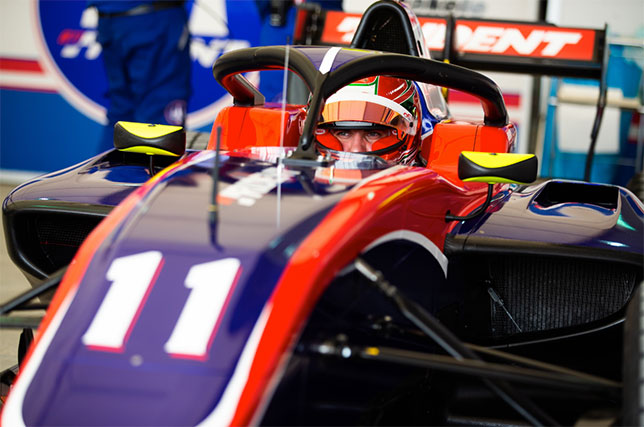 Девлин ДеФранческо за рулём машины Trident на тестах в Бахрейне