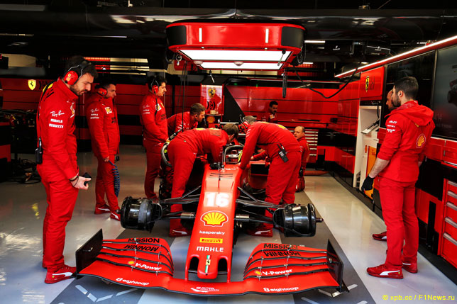 Команда Ferrari готовит машину Шарля Леклера