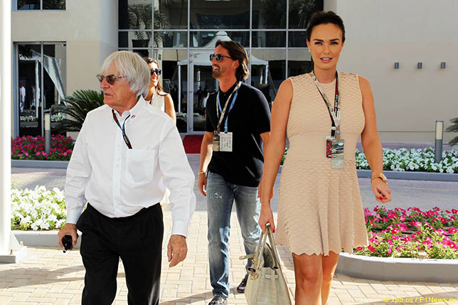 На снимке справа налево: Тамара Экклстоун, её муж Джей Рутланд и Берни Экклстоун на Гран При Абу-Даби, 2013 год