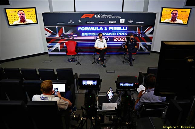 Тото Вольфф (Mercedes), Кристиан Хорнер (Red Bull Racing), Зак Браун – по видеосвязи (McLaren)