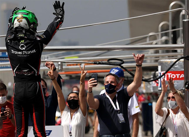 Пьер-Луи Шове празднует очередную победу в Дубае