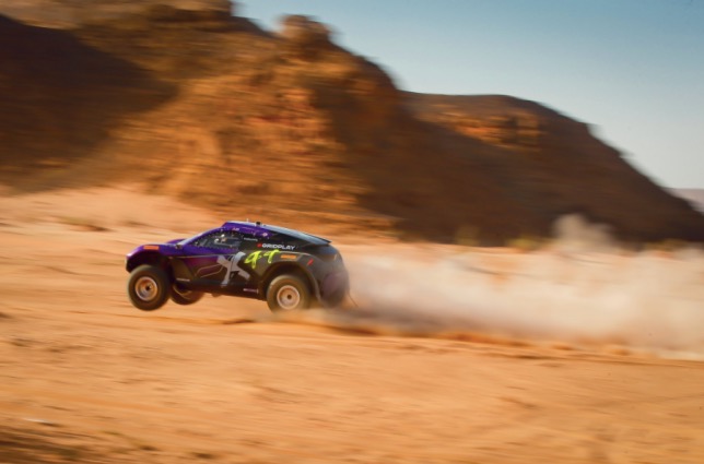 Машина команды Льюиса Хэмилтона на трассе в Саудовской Аравии