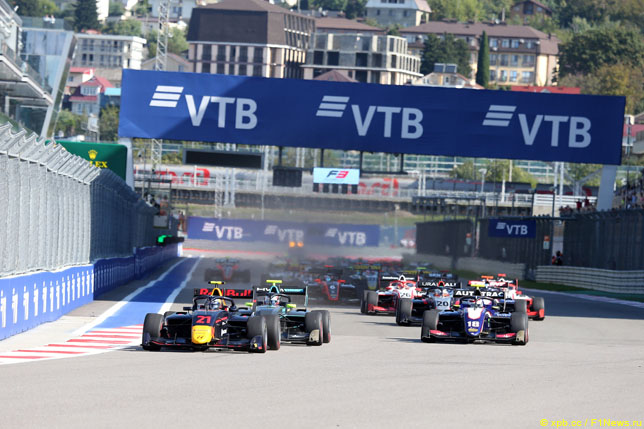 Старт гонки Формулы 3 в Сочи, 2019 год