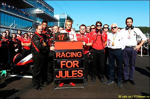 Команда Marussia выражает поддержку Жюлю Бьянки