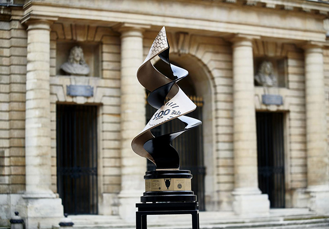 Кубок за победу в юбилейной гонке в Ле-Мане изготовлен мастерами Парижского монетного двора