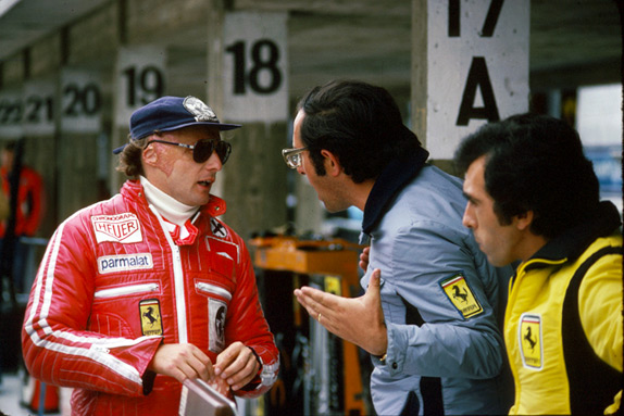 Ники Лауда в паддоке Гран При Германии 1977 года