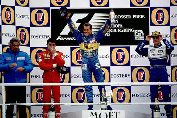Флавио Бриаторе, Жан Алези, Михаэль Шумахер и Дэвид Култхард на подиуме Гран При Европы 1995 года