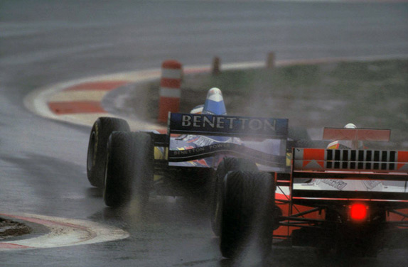 Михаэль Шумахер и отстающий на круг Марк Бланделл на Гран При Европы 1995 года