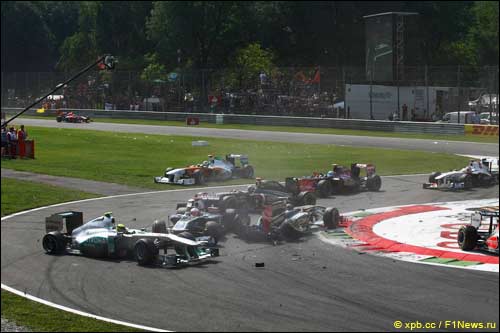 Авария на старте Гран При Италии