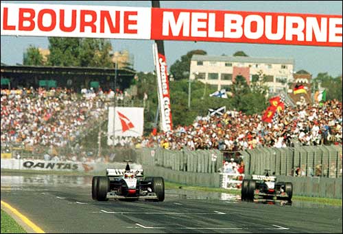 Дубль McLaren на финише первой гонки на шинах с канавками в Формуле 1