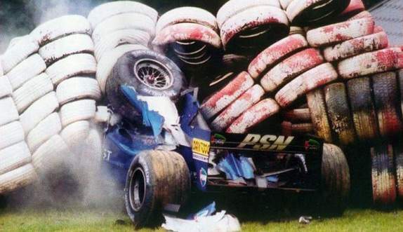 Авария Лучано Бурти на Гран При Бельгии 2001 года