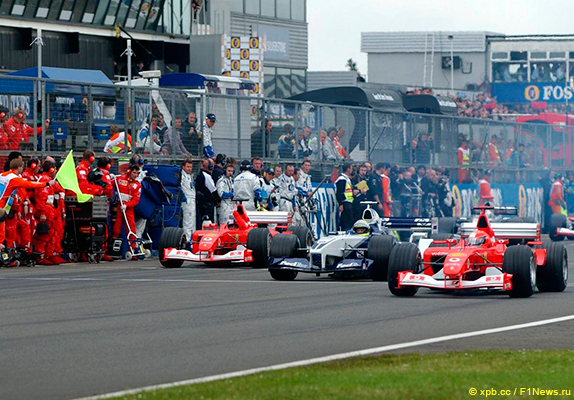 Проблемы Рубенса Баррикелло на старте прогревочного круга Гран При Великобритании 2002 года