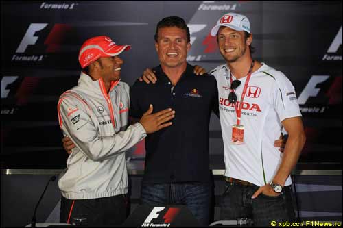 Льюис Хэмилтон (McLaren Mercedes), Дэвид Култхард (Red Bull), Дженсон Баттон (Honda)