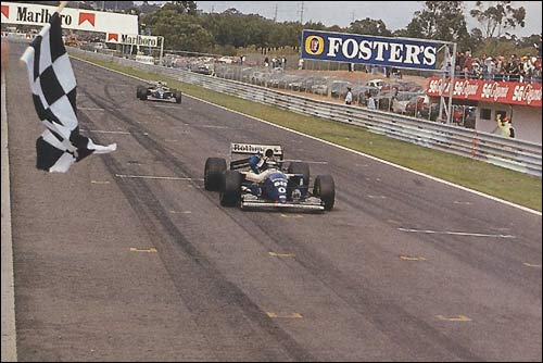 Деймон Хилл и Дэвид Култхард на финише Гран При Португалии'94