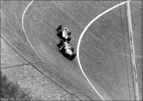 Гран При Германии 1959-го года: Тони Брукс (Ferrari, №5) и Грегори Мастен (Coopre, №3)