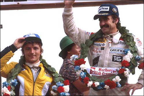 Клей Регаццони и Рене Арну. Подиум Гран При Великобритании'79