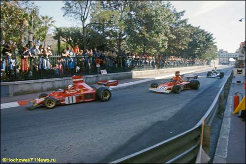 Клей Регаццони и Ники Лауда лидируют в дебюте Гран При Монако 1974 года