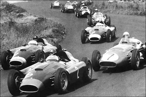 Борьба Фанхио (№1), Коллинза (№2) и Мосса (№7) на первом круге Гран При Германии 1956 года