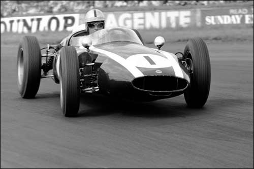 Победитель Гран При Великобритании 1960 года Джек Брэбэм