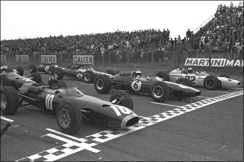 Грэм Химм (BRM), Джим Кларк (Lotus) и Ричи Гинтер (Honda) на первом стартовом ряду Гран При Голландии 1965 года
