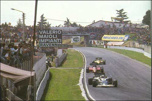 Brabham Риккардо Патрезе, Ferrari Патрика Тамбэ и Renault Алена Проста на трассе Гран При Сан-Марино 1983 года