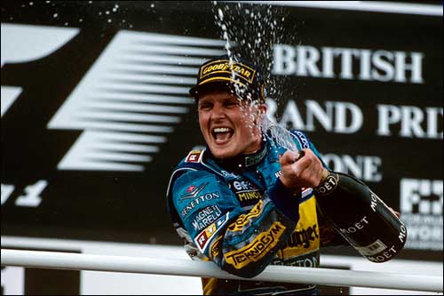 Победитель Гран При Великобритании 1995 года Джонни Херберт. Фото The Cahier Archive